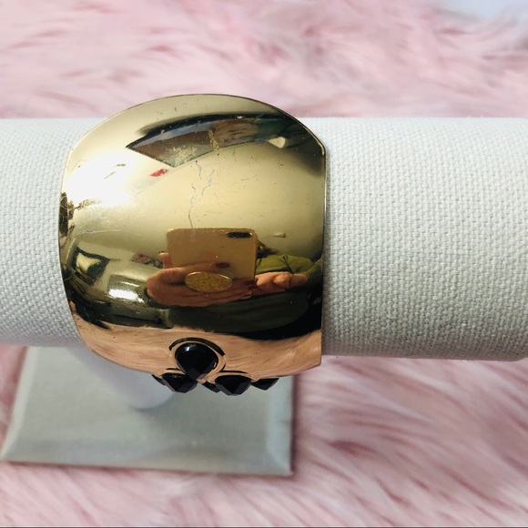 Celina cuff and necklace gold color. - Picture 3 of 8